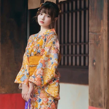 Женское традиционное Кимоно в Японском стиле, Желтые цветочные принты, Винтажное Длинное платье, летнее платье-Юката для выступлений, костюм для косплея